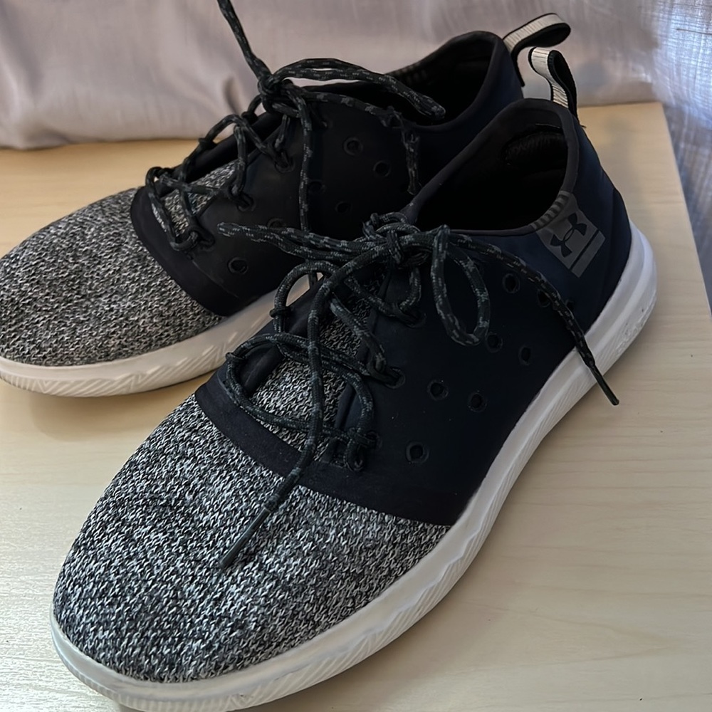 UA 24/7 bandit Charged sneakers